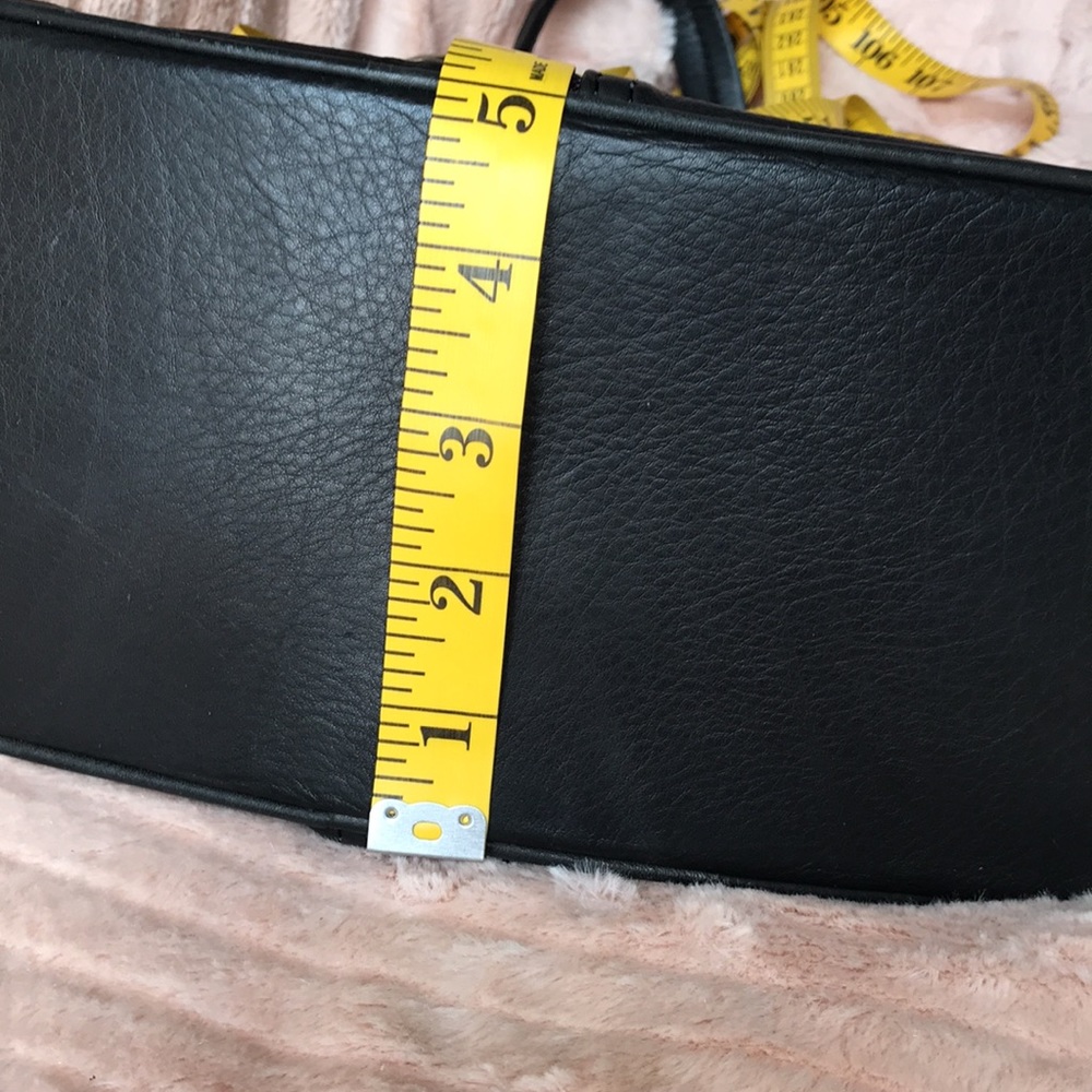 BOUTIQUE OF LEATHER - Picture 11 of 14